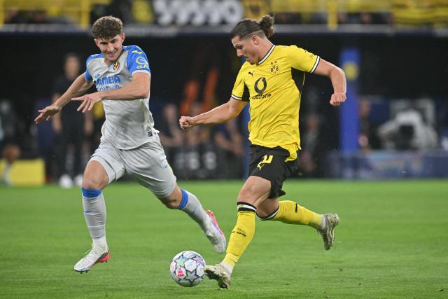 08 September 2026, North Rhine-Westphalia, Dortmund: Villarreal's Pau Navarro (L) and Borussia Dortmund's Marcel Sabitzer battle for the ball during the UEFA Champions League group stage soccer match between Borussia Dortmund and Villarreal CF at Signal Iduna Park. Photo: Bernd Thissen/dpa