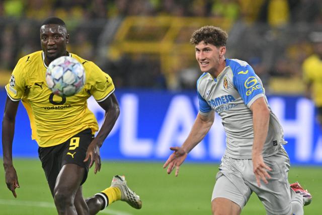 08 September 2026, North Rhine-Westphalia, Dortmund: Villarreal's Pau Navarro (R) and Borussia Dortmund's Serhou Guirassy battle for the ball during the UEFA Champions League group stage soccer match between Borussia Dortmund and Villarreal CF at Signal Iduna Park. Photo: Bernd Thissen/dpa