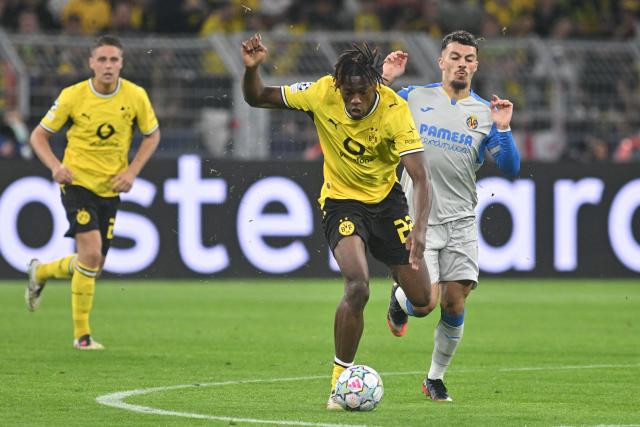 08 September 2026, North Rhine-Westphalia, Dortmund: Borussia Dortmund's Joane Gadou (L) and Villarreal's Georges Mikautadze battle for the ball during the UEFA Champions League group stage soccer match between Borussia Dortmund and Villarreal CF at Signal Iduna Park. Photo: Bernd Thissen/dpa