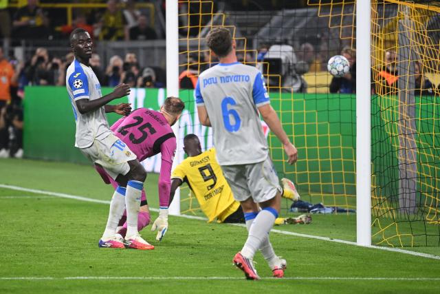 08 September 2026, North Rhine-Westphalia, Dortmund: Borussia Dortmund Serhou Guirassy (2nd R) scores his side's second goal during the UEFA Champions League group stage soccer match between Borussia Dortmund and Villarreal CF at Signal Iduna Park. Photo: Bernd Thissen/dpa