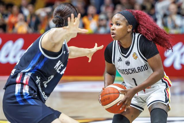 08 September 2026, Berlin: Germany's Alexis Peterson (R) battles South Korea's Haeran Lee for the ball during the FIBA Women's Basketball World Cup match between Germany and South Korea. Photo: Andreas Gora/dpa