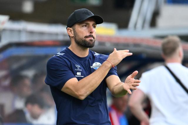 FILED - 05 September 2026, North Rhine-Westphalia, Paderborn: FILE PHOTO - Paderborn coach Ralf Kettemann reacts on the sidelines during the German Bundesliga soccer match between SC Paderborn 07 and SC Freiburg at the Home Deluxe Arena. Photo: Swen Pförtner/dpa - IMPORTANT NOTICE: Bundesliga and DFB regulations prohibit any use of photographs as image sequences and/or quasi-video.