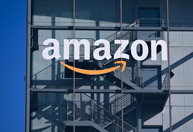FILED - 30 January 2026, Bavaria, Munich: FILE PHOTO - The logo and lettering of online retailer Amazon can be seen on the facade of Amazon Germany's headquarters. Photo: Sven Hoppe/dpa
