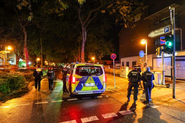 09 September 2026, North Rhine-Westphalia, Meerbusch: Police officers stand in the cordoned-off area around the crime scene, where a man was shot by a police officer. A police officer fired his weapon during a police operation in Meerbusch, near Duesseldorf. Photo: Christoph Reichwein/dpa