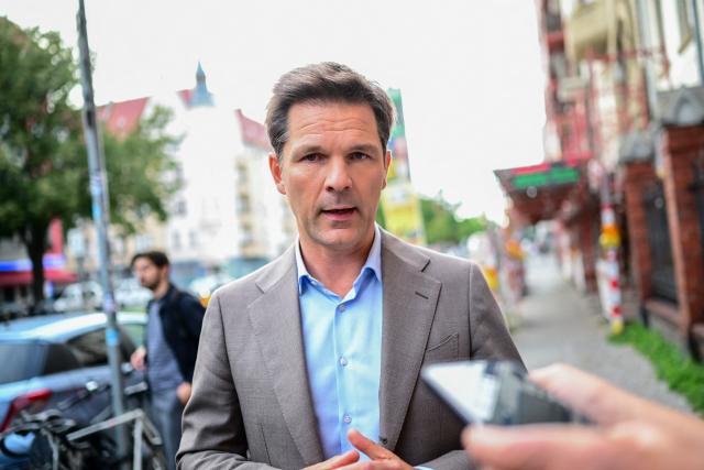 09 September 2026, Berlin: Steffen Krach, the SPD's top candidate in the 2026 Berlin House of Representatives election, attends a panel discussion at Diakonie. One and a half weeks before the election, the Hanover public prosecutor's office has launched an investigation into Krach. Photo: Sebastian Christoph Gollnow/dpa