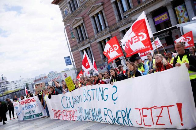 10 September 2026, Berlin: Employees of Unionhilfswerk take part in a rally outside the House of Representatives during a three-day warning strike over a collective bargaining dispute. Photo: Carsten Koall/dpa