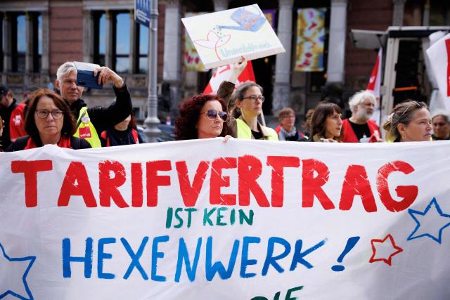 10 September 2026, Berlin: Employees of Unionhilfswerk take part in a rally outside the House of Representatives during a three-day warning strike over a collective bargaining dispute. Photo: Carsten Koall/dpa