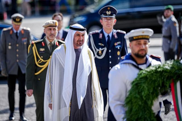 10 September 2026, Berlin: President of the United Arab Emirates, Sheikh Mohamed bin Zayed Al Nahyan, lays a wreath at the Neue Wache. Photo: Kay Nietfeld/dpa