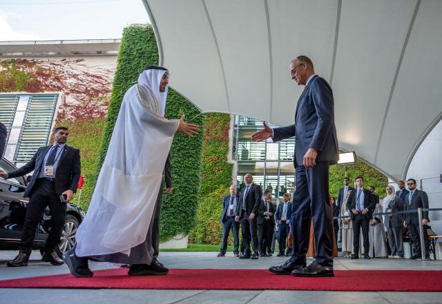 10 September 2026, Berlin: President of the United Arab Emirates, Sheikh Mohamed bin Zayed Al Nahyan, welcomed by German Chancellor Friedrich Merz (R) in front of the Federal Chancellery for bilateral talks. Photo: Michael Kappeler/dpa