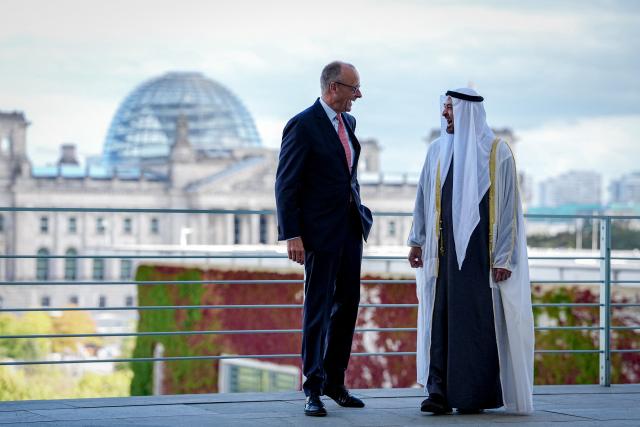 10 September 2026, Berlin: President of the United Arab Emirates, Sheikh Mohamed bin Zayed Al Nahyan, welcomed by German Chancellor Friedrich Merz (l) to the balcony of the Federal Chancellery for a private meeting. Photo: Kay Nietfeld/dpa