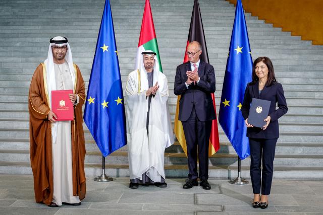 10 September 2026, Berlin: President of the United Arab Emirates Sh
eikh Mohamed bin Zayed Al Nahyan (2nd L) and German Chancellor Friedrich Merz attend the signing ceremony for letters of intent between UAE Minister of Industry and Advanced Technology Sultan bin Ahmad Sultan Al Jaber (L) and German Minister for Economic Affairs and Energy Katherina Reiche (R) at the Federal Chancellery. Photo: Kay Nietfeld/dpa