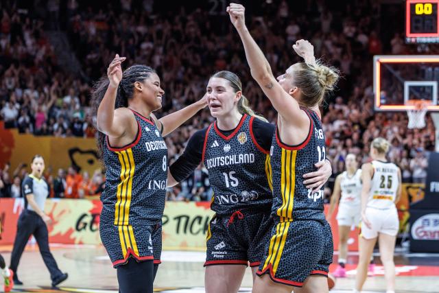 10 September 2026, Berlin: (L-R) Germany's Nyara Sabally, Luisa Geiselsoeder and Leonie Fiebich celebrate their victory after the FIBA Women's Basketball World Cup quarterfinal match between Belgium and Germany. Photo: Andreas Gora/dpa