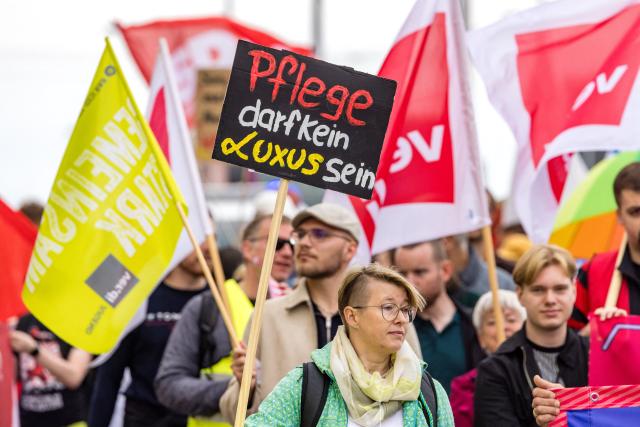 12 September 2026, Brandenburg, Cottbus: Participants in a labour union demonstration march through the city centre. Members of the ver.di, BAU and EVG labour unions are demonstrating under the slogan "Enough Is Enough" against planned social cuts in Germany. Photo: Frank Hammerschmidt/dpa