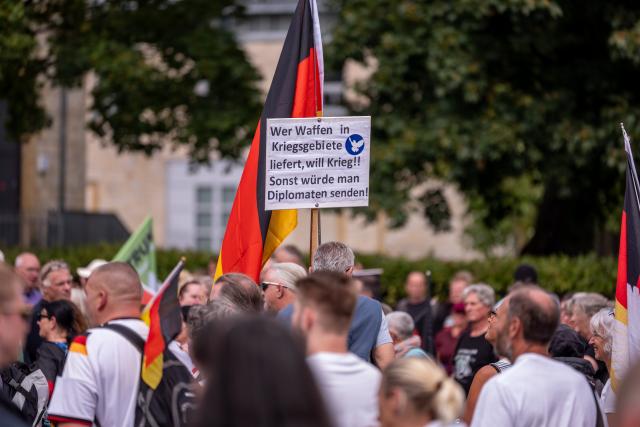12 September 2026, North Rhine-Westphalia, Bielefeld: Participants take part in a demonstration titled "Project M1llion Berlin, Unity for Germany, Resignation of the Current Federal Government + Friedrich Merz." Photo: Christian Knieps/dpa