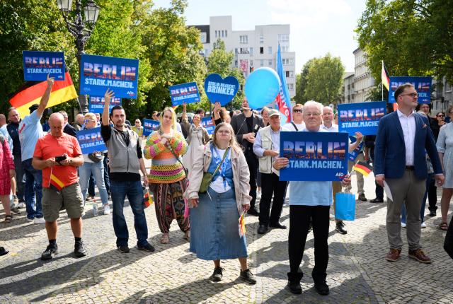 12 September 2026, Berlin: AfD supporters stand at an AfD campaign rally in Berlin-Charlottenburg. Elections for the Berlin House of Representatives take place on 20 September 2026. Photo: Bernd von Jutrczenka/dpa