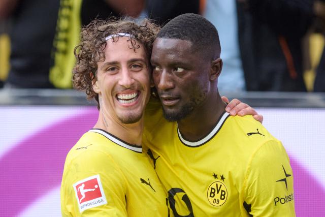 12 September 2026, North Rhine-Westphalia, Dortmund: Borussia Dortmund's Fabio Silva celebrates scoring a goal with teammate Serhou Guirassy, that was disallowed for offside  during the German Bundesliga soccer match between Borussia Dortmund and SC Paderborn  at Signal Iduna Park. Photo: Bernd Thissen/dpa - WICHTIGER HINWEIS: Gemäß den Vorgaben der Bundesliga bzw. des DFB Deutscher Fußball-Bund ist es untersagt, in dem Stadion und/oder vom Spiel angefertigte Fotoaufnahmen in Form von Sequenzbildern und/oder videoähnlichen Fotostrecken zu verwerten bzw. verwerten zu lassen.