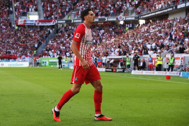 12 September 2026, Baden-Wuerttemberg, Freiburg im Breisgau: Freiburg's Igor Matanovic celebrates scoring his side's second goal during the German Bundesliga soccer match between SC Freiburg and Borussia Moenchengladbach at Europa-Park Stadium. Photo: Philipp von Ditfurth/dpa - WICHTIGER HINWEIS: Gemäß den Vorgaben der Bundesliga bzw. des DFB Deutscher Fußball-Bund ist es untersagt, in dem Stadion und/oder vom Spiel angefertigte Fotoaufnahmen in Form von Sequenzbildern und/oder videoähnlichen Fotostrecken zu verwerten bzw. verwerten zu lassen.