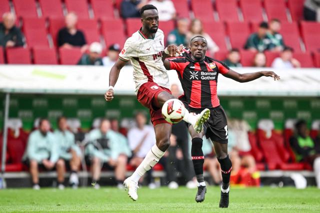 12 September 2026, Bavaria, Augsburg: Augsburg's Chrislain Matsima (L) and Leverkusen's Moussa Diaby battle for the ball during the German Bundesliga soccer match between FC Augsburg and Bayer Leverkusen at WWK-Arena. Photo: Harry Langer/dpa - WICHTIGER HINWEIS: Gemäß den Vorgaben der Bundesliga bzw. des DFB Deutscher Fußball-Bund ist es untersagt, in dem Stadion und/oder vom Spiel angefertigte Fotoaufnahmen in Form von Sequenzbildern und/oder videoähnlichen Fotostrecken zu verwerten bzw. verwerten zu lassen.