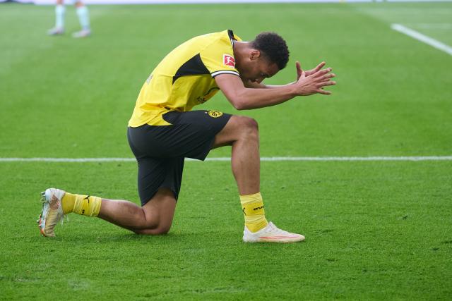 12 September 2026, North Rhine-Westphalia, Dortmund: Borussia Dortmund's Felix Nmecha celebrates scoring his side's second goal during the German Bundesliga soccer match between Borussia Dortmund and SC Paderborn  at Signal Iduna Park. Photo: Bernd Thissen/dpa - WICHTIGER HINWEIS: Gemäß den Vorgaben der Bundesliga bzw. des DFB Deutscher Fußball-Bund ist es untersagt, in dem Stadion und/oder vom Spiel angefertigte Fotoaufnahmen in Form von Sequenzbildern und/oder videoähnlichen Fotostrecken zu verwerten bzw. verwerten zu lassen.