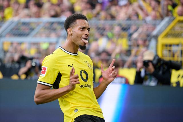12 September 2026, North Rhine-Westphalia, Dortmund: Borussia Dortmund's Felix Nmecha celebrates scoring his side's second goal during the German Bundesliga soccer match between Borussia Dortmund and SC Paderborn  at Signal Iduna Park. Photo: Bernd Thissen/dpa - WICHTIGER HINWEIS: Gemäß den Vorgaben der Bundesliga bzw. des DFB Deutscher Fußball-Bund ist es untersagt, in dem Stadion und/oder vom Spiel angefertigte Fotoaufnahmen in Form von Sequenzbildern und/oder videoähnlichen Fotostrecken zu verwerten bzw. verwerten zu lassen.