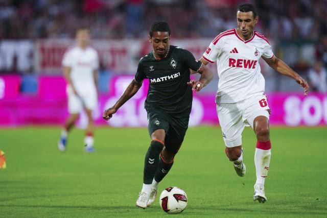 12 September 2026, North Rhine-Westphalia, Cologne: Werder Bremen's Arthur (L) and Cologne's Ellyes Skhiri battle for the ball during the German Bundesliga soccer match between 1. FC Cologne and Werder Bremen at RheinEnergieStadion. Photo: Thomas Frey/dpa - WICHTIGER HINWEIS: Gemäß den Vorgaben der Bundesliga bzw. des DFB Deutscher Fußball-Bund ist es untersagt, in dem Stadion und/oder vom Spiel angefertigte Fotoaufnahmen in Form von Sequenzbildern und/oder videoähnlichen Fotostrecken zu verwerten bzw. verwerten zu lassen.