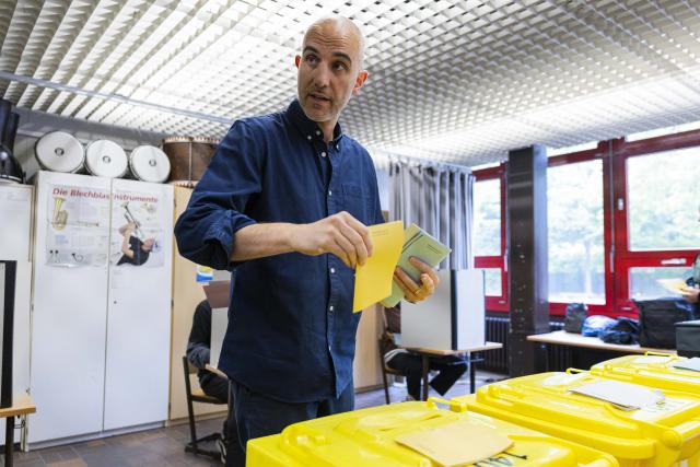 13 September 2026, Lower Saxony, Hanover: Belit Onay, Mayor of Hanover and Alliance 90/The Greens candidate for mayor, casts his vote in the local elections at his polling station. Photo: Michael Matthey/dpa