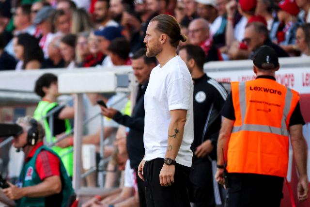 12 September 2026, Baden-Wuerttemberg, Freiburg im Breisgau: Borussia Moenchengladbach coach Eugen Polanski stands on the sideline during the German Bundesliga soccer match between SC Freiburg and Borussia Moenchengladbach at Europa-Park Stadium. Photo: Philipp von Ditfurth/dpa - WICHTIGER HINWEIS: Gemäß den Vorgaben der Bundesliga bzw. des DFB Deutscher Fußball-Bund ist es untersagt, in dem Stadion und/oder vom Spiel angefertigte Fotoaufnahmen in Form von Sequenzbildern und/oder videoähnlichen Fotostrecken zu verwerten bzw. verwerten zu lassen.