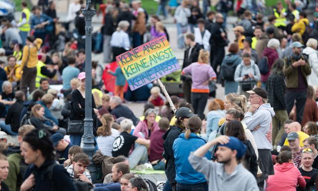 13 September 2026, Saxony, Dresden: A sign reading "Don't worry-Don't worry-Don't worry" can be seen at a demonstration on Theaterplatz, under the slogan "Time to Act" in response to the state election in Saxony-Anhalt. Photo: Katharina Kausche/dpa