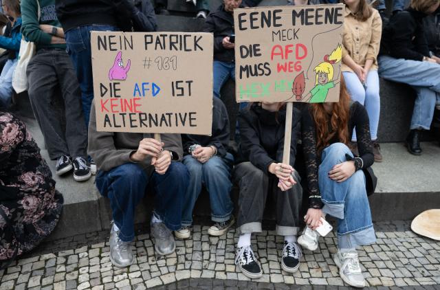 13 September 2026, Saxony, Dresden: A group of young people hold signs that read "No, Patrick-the AfD is not an alternative" and "Eine Meene Meck-the AfD must go, hex hex" at a demonstration on Theaterplatz, under the slogan "Time to Act" in response to the state election in Saxony-Anhalt. Photo: Katharina Kausche/dpa