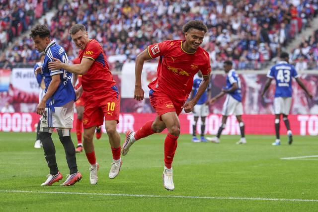 13 September 2026, Saxony, Leipzig: Leipzig's Tidiam Gomis celebrates scoring his side's first goal during the German Bundesliga soccer match between RB Leipzig and Hamburger SV at Red Bull Arena. Photo: Jan Woitas/dpa - IMPORTANT NOTICE: In accordance with the regulations of the Bundesliga and the DFB (German Football Association), it is prohibited to use or allow the use of photographs taken in the stadium and/or during the game in the form of sequential images and/or video-like photo sequences.
