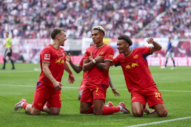 13 September 2026, Saxony, Leipzig: Leipzig's Antonio Nusa (C) celebrates scoring his side's second goal with his teammates Brajan Gruda (L) and Tidiam Gomis during the German Bundesliga soccer match between RB Leipzig and Hamburger SV at Red Bull Arena. Photo: Jan Woitas/dpa - IMPORTANT NOTICE: In accordance with the regulations of the Bundesliga and the DFB (German Football Association), it is prohibited to use or allow the use of photographs taken in the stadium and/or during the game in the form of sequential images and/or video-like photo sequences.