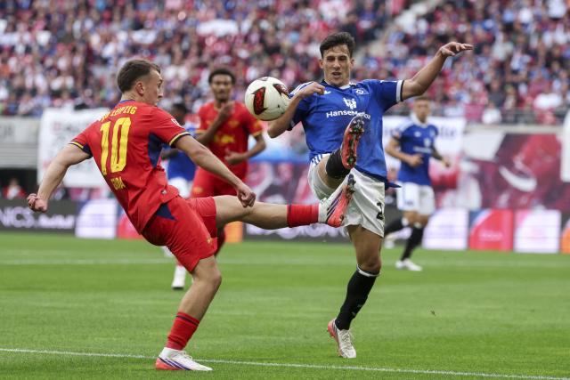 13 September 2026, Saxony, Leipzig: Hamburger's Nicolas Capaldo and Leipzig's Brajan Gruda battle for the ball during the German Bundesliga soccer match between RB Leipzig and Hamburger SV at Red Bull Arena. Photo: Jan Woitas/dpa - IMPORTANT NOTICE: In accordance with the regulations of the Bundesliga and the DFB (German Football Association), it is prohibited to use or allow the use of photographs taken in the stadium and/or during the game in the form of sequential images and/or video-like photo sequences.