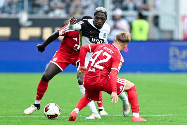 13 September 2026, Saarland, Spiesen-Elversberg: Bayern Munich's Lennart Karl and Elversberg's David Mokwa battle for the ball during the German Bundesliga soccer match between Elversberg and Bayern Munich at Ursapharm-Arena. Photo: Uwe Anspach/dpa - IMPORTANT NOTICE: In accordance with the regulations of the Bundesliga and the DFB (German Football Association), it is prohibited to use or allow the use of photographs taken in the stadium and/or during the game in the form of sequential images and/or video-like photo sequences.
