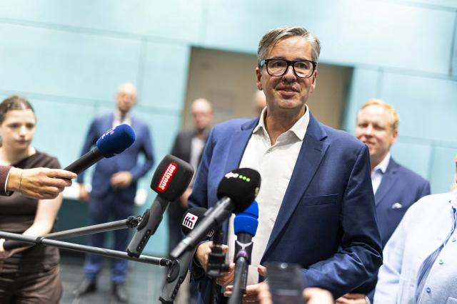 13 September 2026, Lower Saxony, Hanover: Oliver Junk (C) the Christian Democratic Union's (CDU) candidate for regional president of the Hannover region, makes a press statement at the Haus der Region. Photo: Michael Matthey/dpa