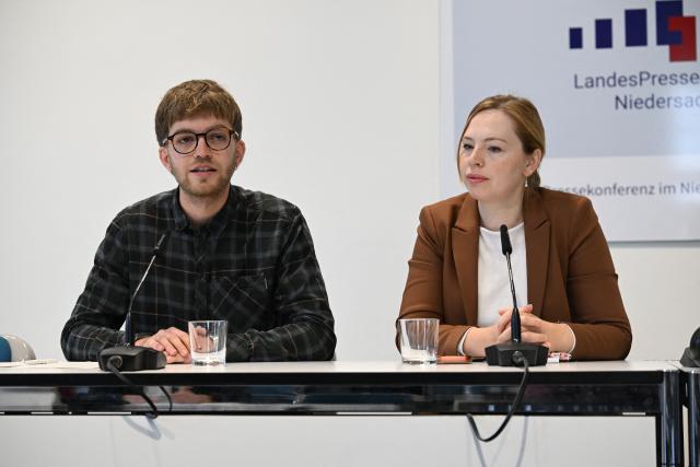 14 September 2026, Lower Saxony, Hanover: Alliance 90/The Greens state chairs Greta Garlichs (R) and Maximilian Strautmann speak at the state press conference in the Lower Saxony State Parliament. The parties are analyzing the results of the local elections in Lower Saxony. Photo: Julian Stratenschulte/dpa