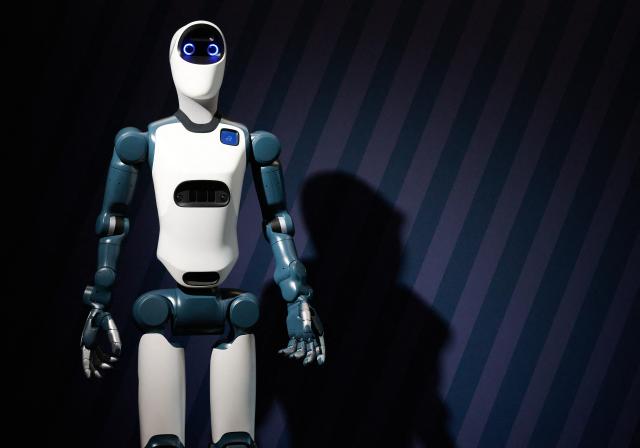 14 September 2026, Bavaria, Munich: The humanoid robot "Agile ONE" is on display at a press event at Agile Robots' headquarters. Photo: Sven Hoppe/dpa