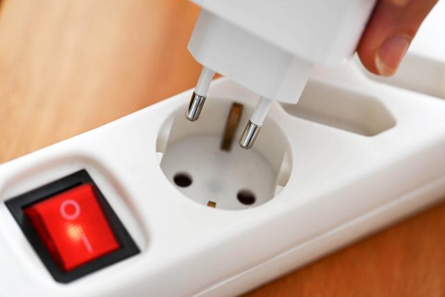 ILLUSTRATION - 04 July 2025, Stuttgart: FILE PHOTO - A power strip with outlets is sitting on a table in a private home. Photo: Bernd Weißbrod/dpa