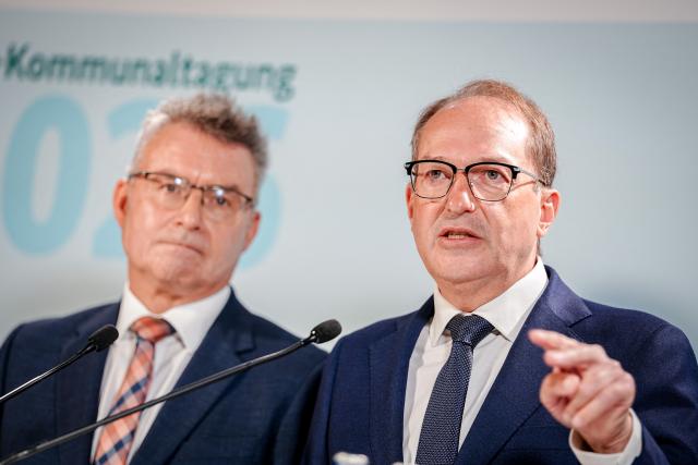14 September 2026, Berlin: German Interior Minister Alexander Dobrindt (R) speaks alongside German Association of Counties President Achim Broetel, during a press conference at the Interior Ministry's municipal conference. The conference focuses on civil defense, democratic resilience, information security, the fight against organized crime, and the Future Pact between the federal government, the states and local governments. Photo: Kay Nietfeld/dpa