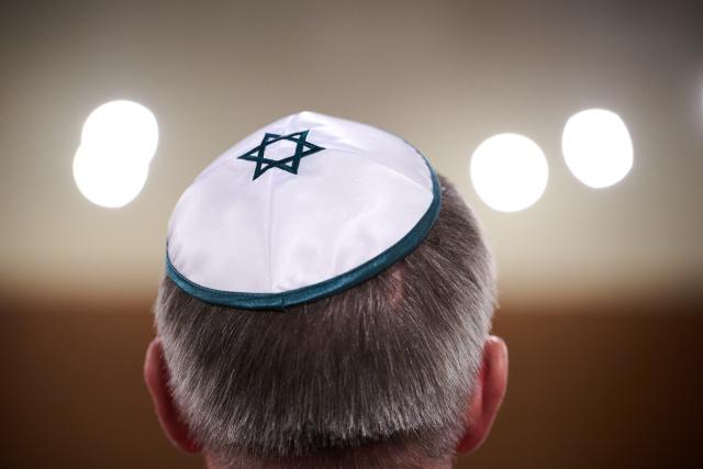 14 September 2026, Saxony, Dresden: A man wears a kippah with a Star of David during the reopening of the Dresden Synagogue ceremony. After years of construction, the Jewish community wants to celebrate its return to the synagogue with a festival. The construction work, which has been underway since January 2023, focused on improving structural and technical safety. Photo: Robert Michael/dpa