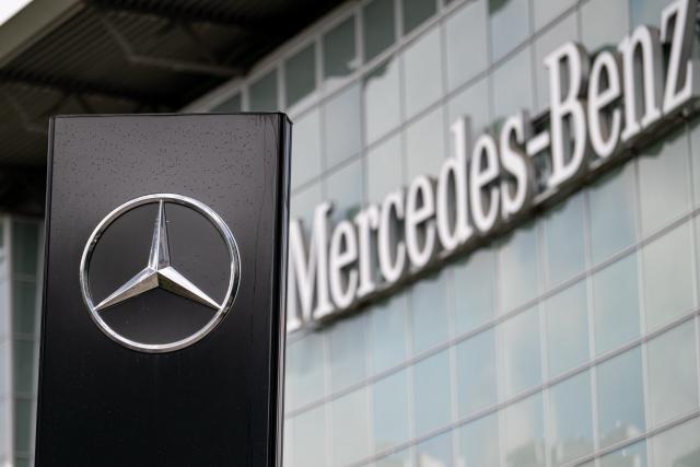 FILED - 13 May 2026, Berlin: FILE PHOTO - The Mercedes-Benz logo stands in front of a branch on Salzufer. Photo: Fabian Sommer/dpa