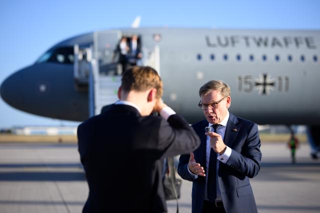 14 September 2026, Brandenburg, Schoenefeld: German Minister of Foreign Affairs Johann Wadephul films a video for social media in the military section of Berlin-Brandenburg Airport in front of a Bundeswehr Special Flight Unit aircraft upon his return from Budapest, Hungary. For many politicians, self-promotion on social media is an integral part of their work. For the first time since the change in government this spring, German Foreign Minister Wadephul spent a day in the Hungarian capital, Budapest. Photo: Bernd von Jutrczenka/dpa