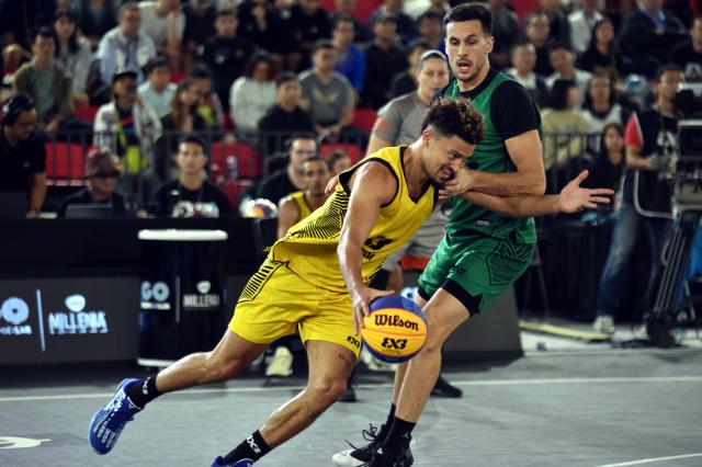 (241124) -- HONG KONG, Nov. 24, 2024 (Xinhua) -- Bryant Alberts (L) of Amsterdam breaks through during the final match between Amsterdam of the the Netherlands and Paris of France at the International Basketball Federation (FIBA) 3x3 World Tour Hong Kong Final 2024 in Hong Kong, south China, Nov. 24, 2024. (Photo by Lo Ping Fai/Xinhua)