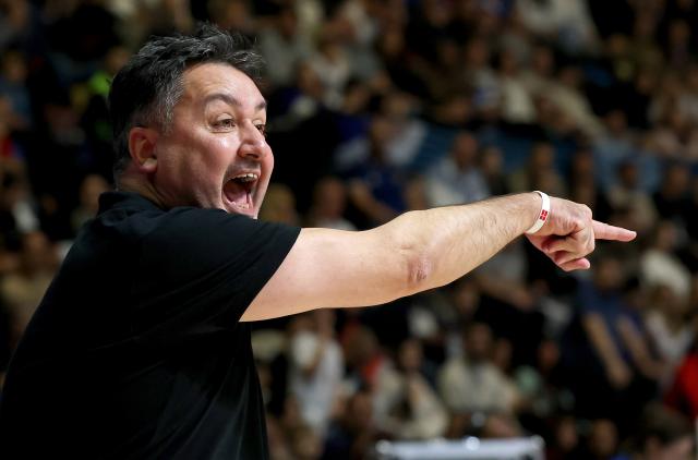 (241125) -- BELGRAD, Nov. 25, 2024 (Xinhua) -- Denmark's head coach Allan Foss gestures during the Group G match between Serbia and Denmark at the FIBA EuroBasket 2025 Qualifiers in Belgrade, Serbia, on Nov. 24, 2024. (Photo by Predrag Milosavljevic/Xinhua)