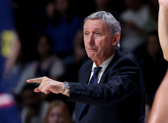 (241125) -- BELGRAD, Nov. 25, 2024 (Xinhua) -- Serbia's head coach Svetislav Pesic gestures during the Group G match between Serbia and Denmark at the FIBA EuroBasket 2025 Qualifiers in Belgrade, Serbia, on Nov. 24, 2024. (Photo by Predrag Milosavljevic/Xinhua)