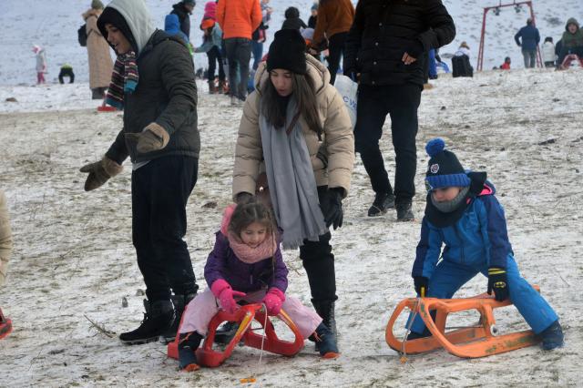 (241125) -- ANKARA, Nov. 25, 2024 (Xinhua) -- People play at a ski resort in Ankara, Türkiye, Nov. 24, 2024. (Mustafa Kaya/Handout via Xinhua)