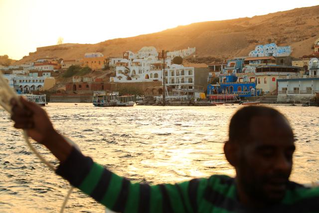 (241125) -- CAIRO, Nov. 25, 2024 (Xinhua) -- This photo shows a view of the Nubian village of Gharb Sohail in Aswan, Egypt, Nov. 24, 2024.
  Gharb Sohail, a Nubian village lying along the west bank of Nile, is a popular tourist destination in Aswan where visitors have the chance to know Nubian's unique cultures, traditions, crafts and food. (Xinhua/Sui Xiankai)