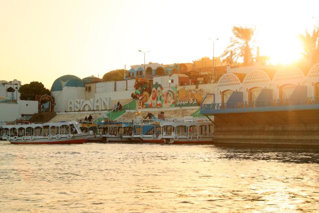 (241125) -- CAIRO, Nov. 25, 2024 (Xinhua) -- This photo shows a view of the Nubian village of Gharb Sohail in Aswan, Egypt, Nov. 24, 2024.
  Gharb Sohail, a Nubian village lying along the west bank of Nile, is a popular tourist destination in Aswan where visitors have the chance to know Nubian's unique cultures, traditions, crafts and food. (Xinhua/Sui Xiankai)