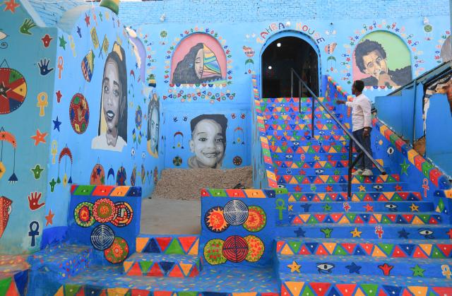 (241125) -- CAIRO, Nov. 25, 2024 (Xinhua) -- A Nubian man stands on the steps of a brightly-painted Nubian house at the Nubian village of Gharb Sohail in Aswan, Egypt, Nov. 24, 2024.
  Gharb Sohail, a Nubian village lying along the west bank of Nile, is a popular tourist destination in Aswan where visitors have the chance to know Nubian's unique cultures, traditions, crafts and food. (Xinhua/Sui Xiankai)