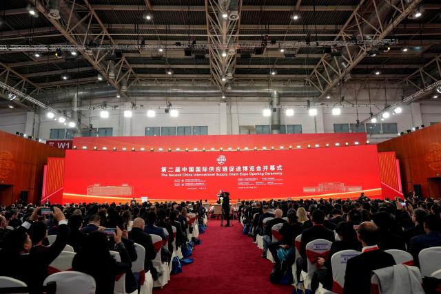 (241126) -- BEIJING, Nov. 26, 2024 (Xinhua) -- This photo taken on Nov. 26, 2024 shows a scene of the opening ceremony of the second China International Supply Chain Expo (CISCE) in Beijing, capital of China.
  Themed "Connecting the World for a Shared Future," the expo, hosted by the China Council for the Promotion of International Trade, kicked off in Beijing on Tuesday. (Xinhua/Xing Guangli)