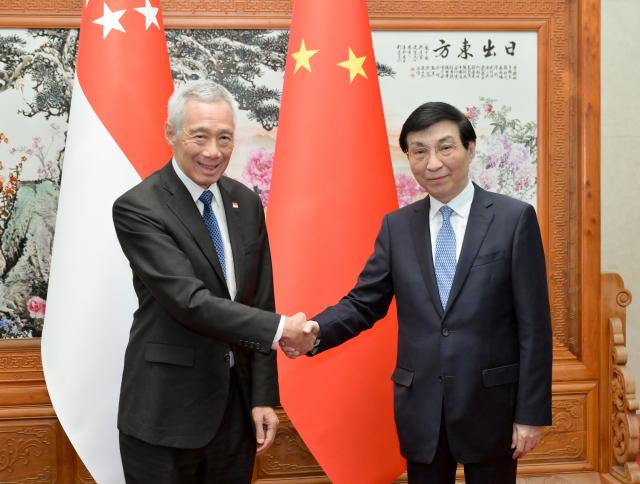 (241126) -- BEIJING, Nov. 26, 2024 (Xinhua) -- Wang Huning, chairman of the Chinese People's Political Consultative Conference National Committee, meets with Senior Minister of Singapore Lee Hsien Loong in Beijing, capital of China, Nov. 26, 2024. (Xinhua/Gao Jie)